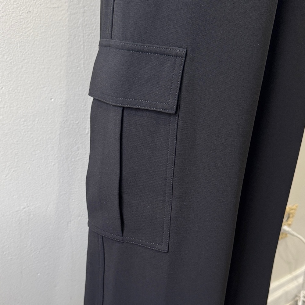 NWT Theory Black Wide Leg ‘Admiral’ Crepe Cargo Pants - Size 8 - Picture 6 of 12